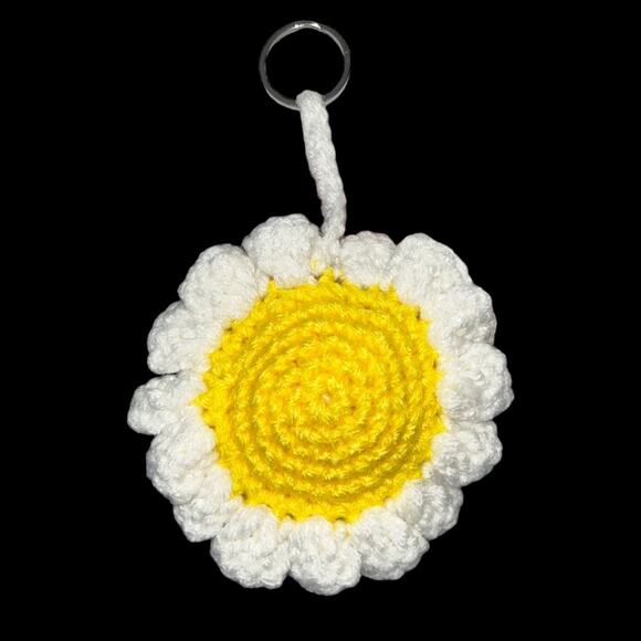 Creaciones Cayana Handmade Daisy Flower Keychain - Picture 3 of 3